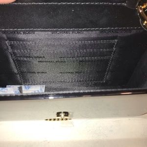 Michael Kors Barbara Med. Envelope handbag.